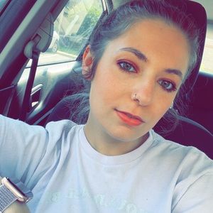 Meet your Posher, Anissa